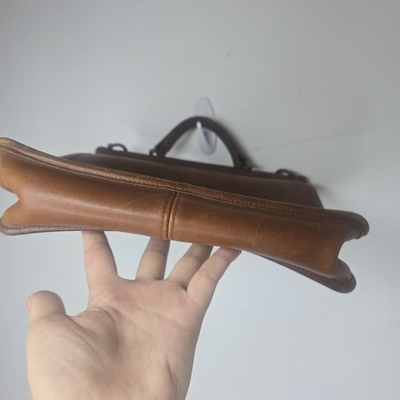 Vintage 90's Coach British Tan Leather Willis Bag \ Missing Shoulder Strap - Picture 7 of 16
